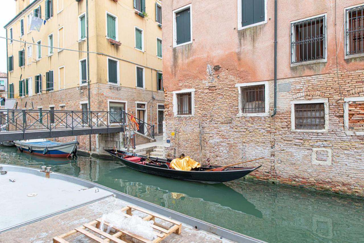 Ca' Leoncino - Venice Canal Front Apartment Εξωτερικό φωτογραφία