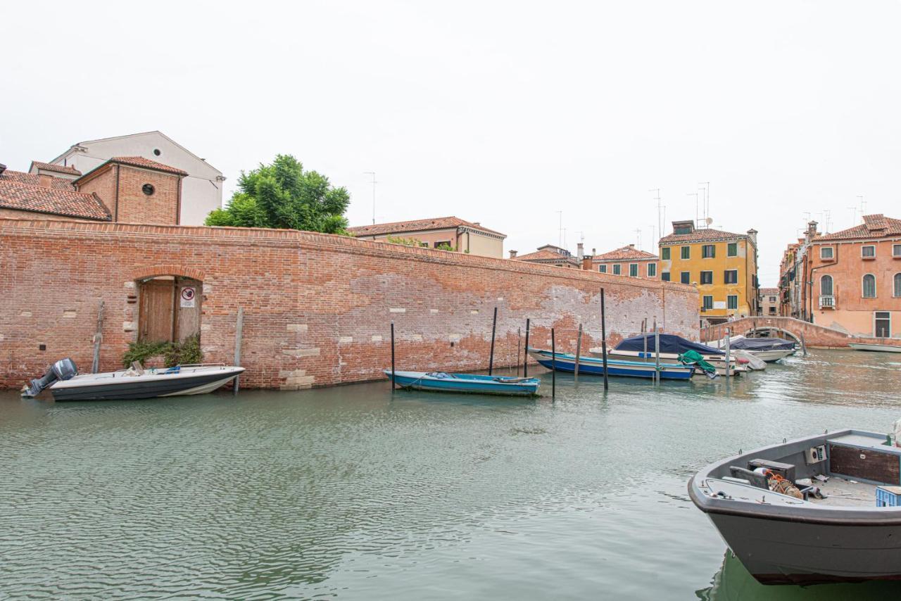 Ca' Leoncino - Venice Canal Front Apartment Εξωτερικό φωτογραφία