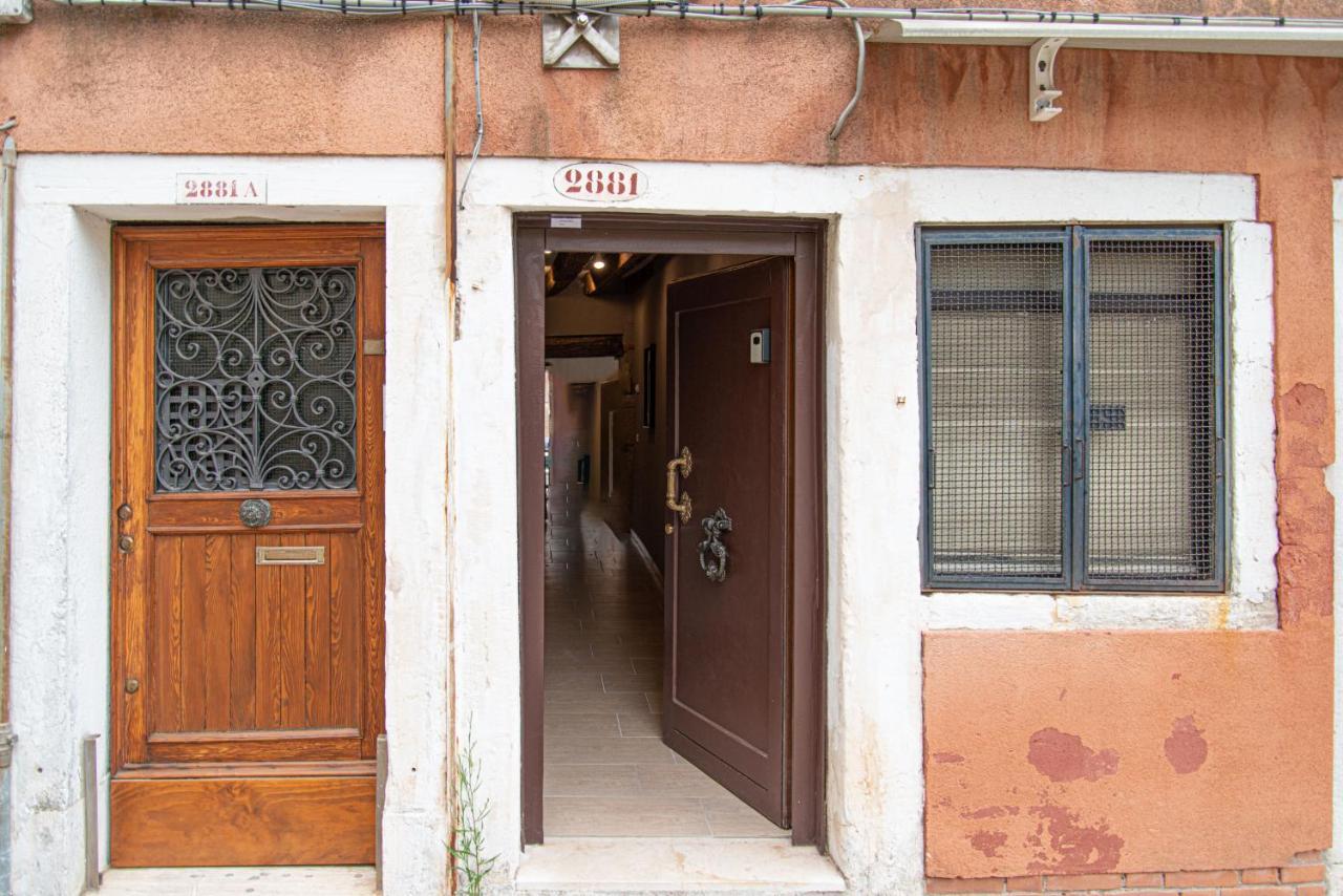 Ca' Leoncino - Venice Canal Front Apartment Εξωτερικό φωτογραφία