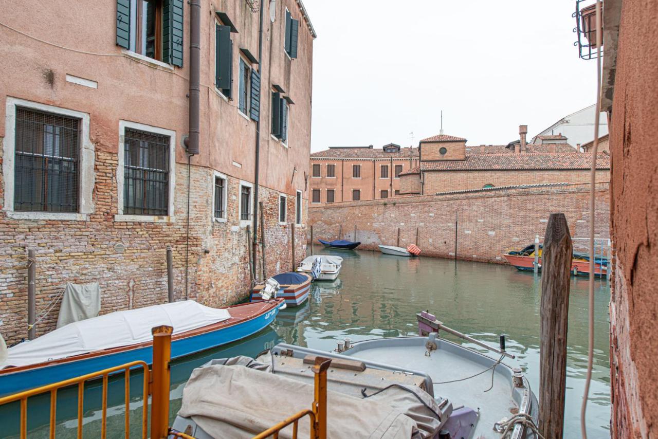 Ca' Leoncino - Venice Canal Front Apartment Εξωτερικό φωτογραφία